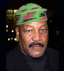 nfl legend jim brown helped to creat the peace treaty between the bloods and the crips gangs